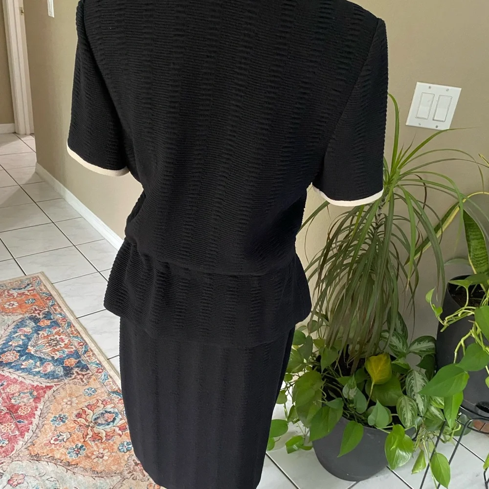 St. John 6/10 Skirt Suit Jacket Ribbed Knit Wool Tie Front Short Sleeve Zip